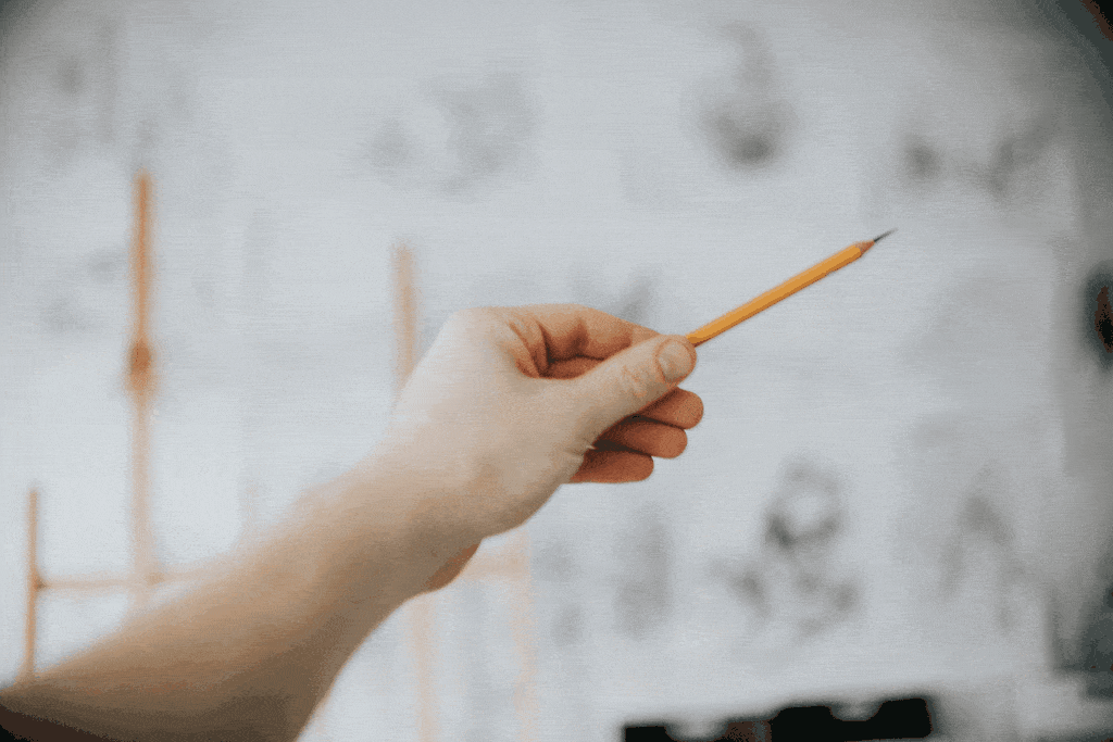 Poprawne trzymanie ołówka do rysowania z wolnej ręki.